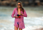Leelee Sobieski beach candids