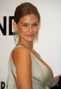 Bar Rafaeli cleavage