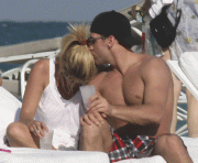 Rachel Hunter braless pokies Miami beach
