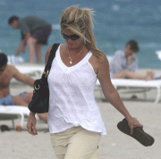 Rachel Hunter braless pokies Miami beach