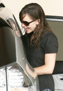 8d060d41772382.gif