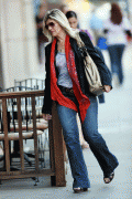 986ef151657407 Rene Russo Out & About in Beverly Hills   Oct 8 