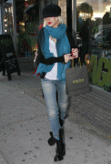 Christina Aguilera Shopping in Los Angeles December 22