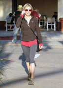 9e286d61339019 Renee Zellweger getting coffee then going to Equinox Gym in LA on 12/26/09 